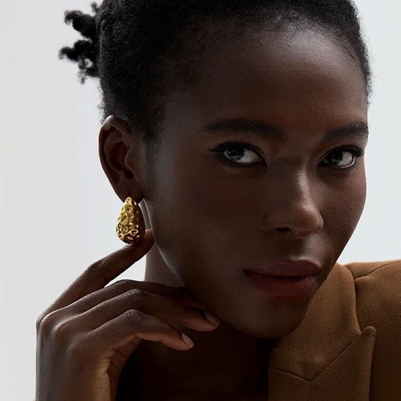 18K Gold Plated Teardrop Earrings*Raindrop Earrings*Gold Textured Earrings* - Picture 3 of 6